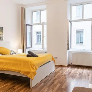  Apartamento Peaceful 1br Apt. Near Metro Station Langenfeldg. Austria